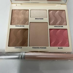 Cover FX face palette with brush